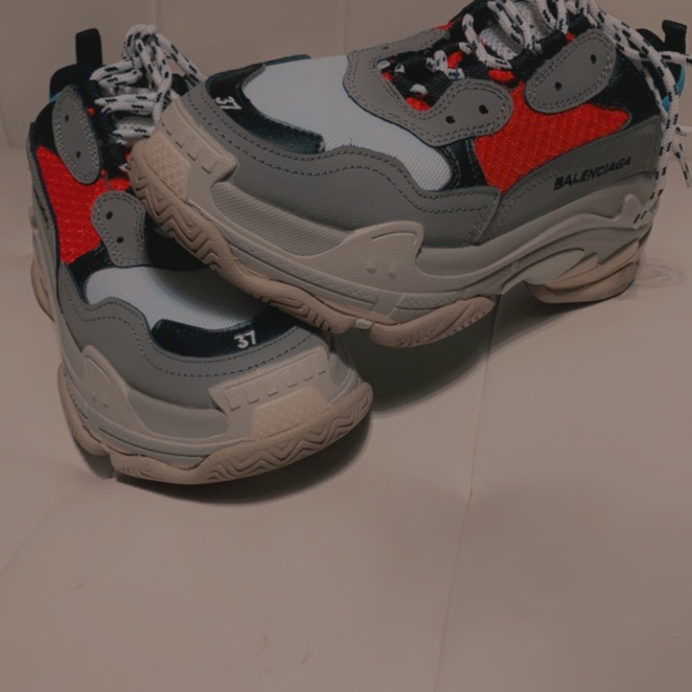 Balenciaga - Picture 3 of 3